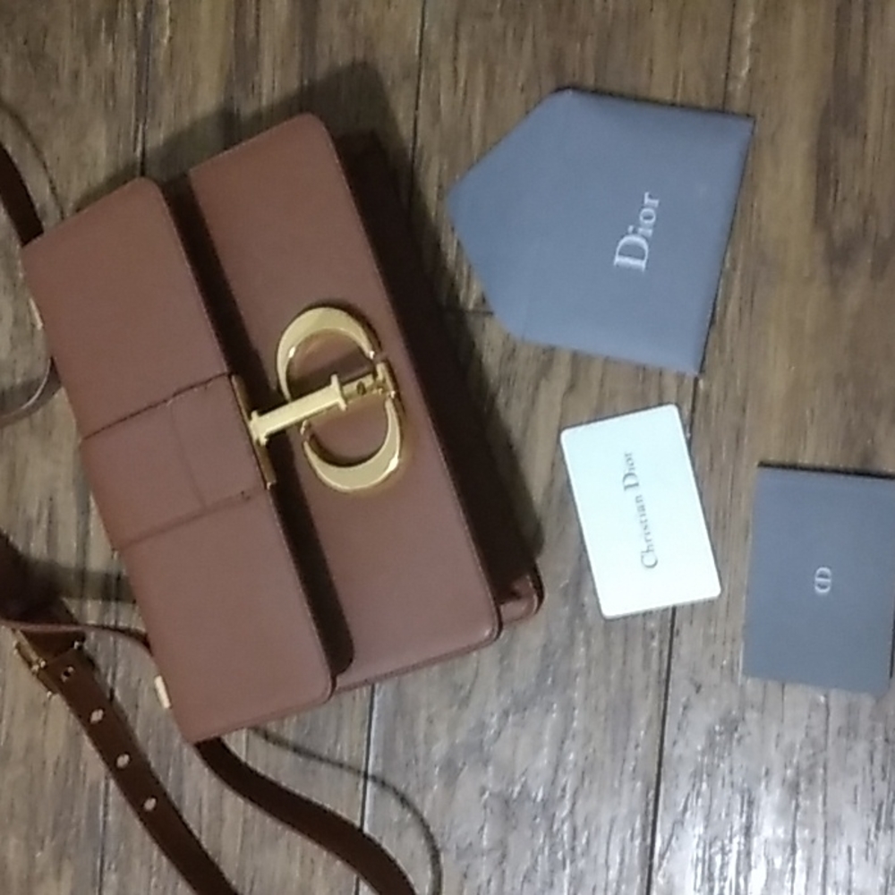 Christian Dior 30 Montaigne Beige